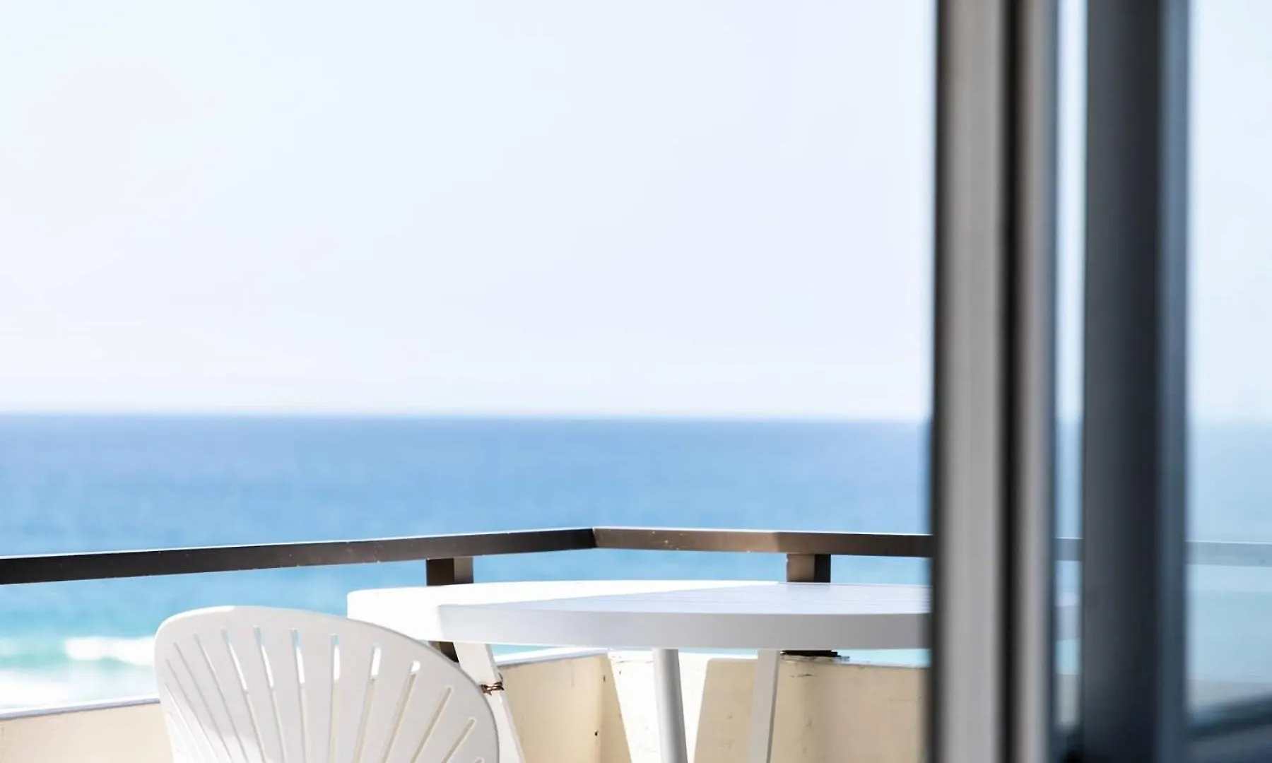 Surfers Paradise Beachfront Gold Coast Apartment